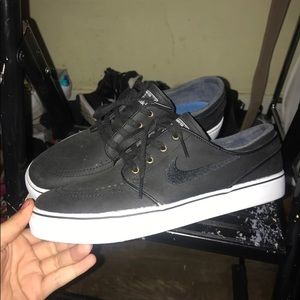 New nike sb black shoes